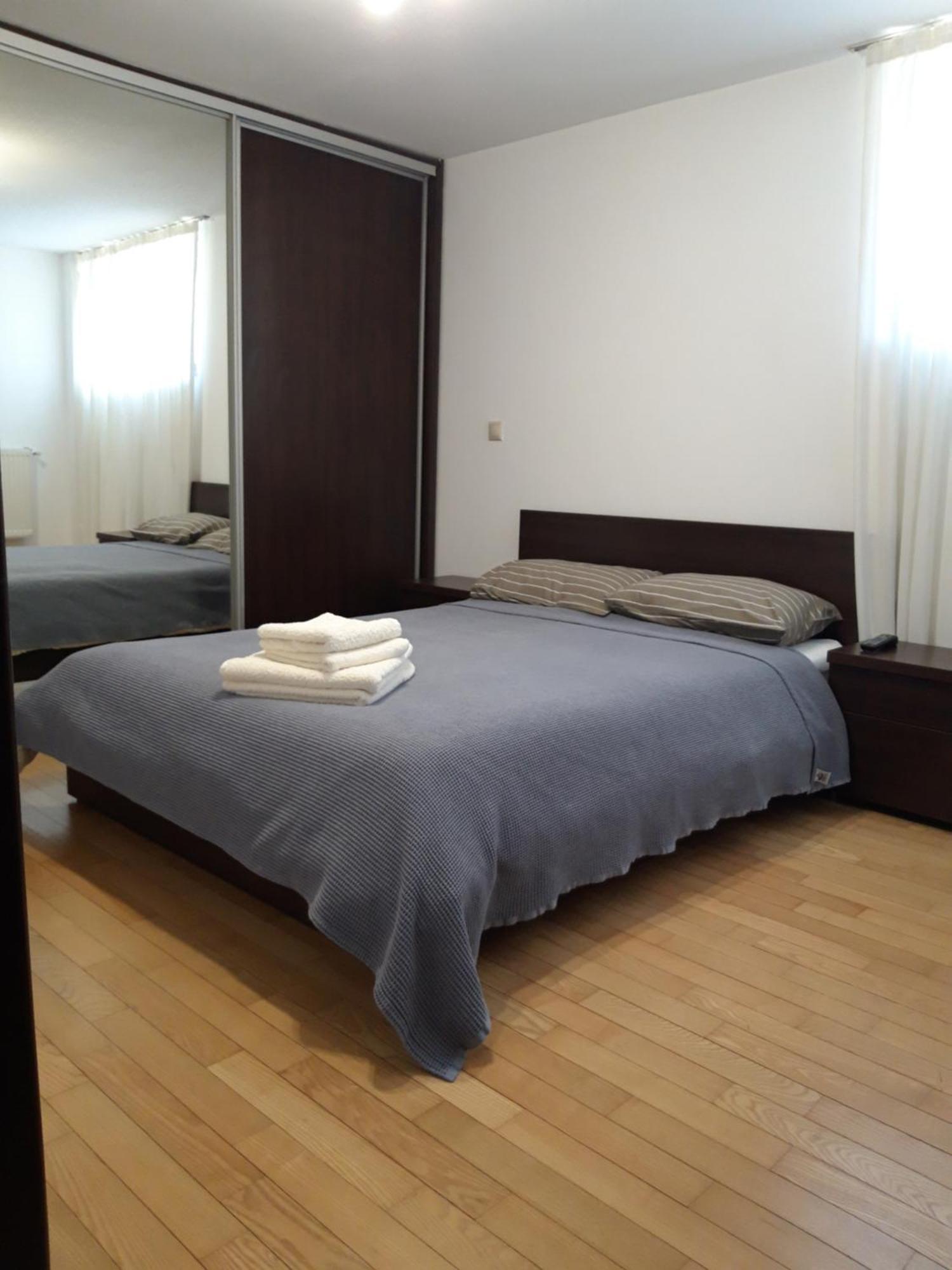 Papas Apartments Bucurestii Noi Camera foto